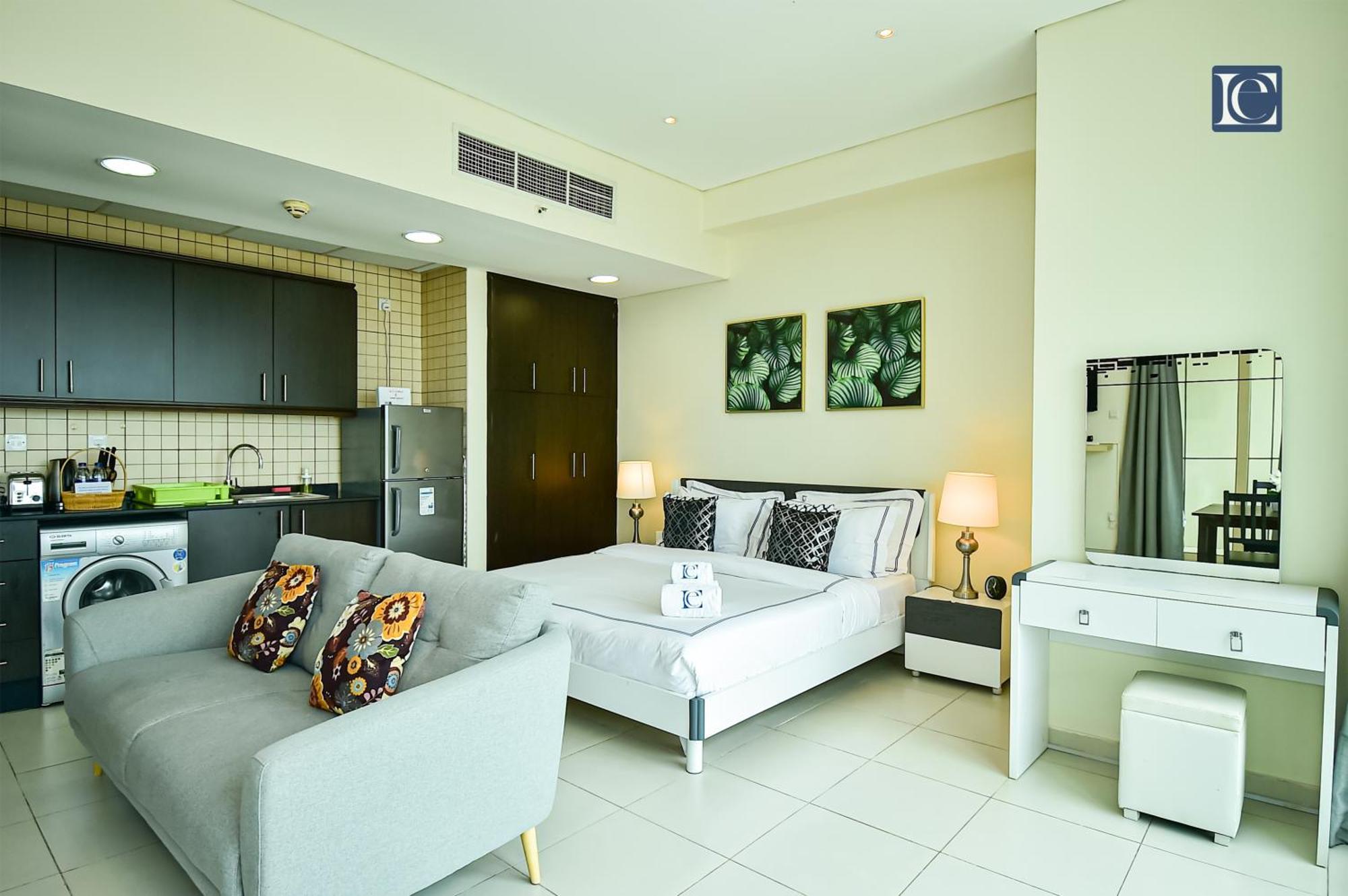 Luxury Escapes - Furnished Studio With Balcony In Royal Oceanic دبي المظهر الخارجي الصورة