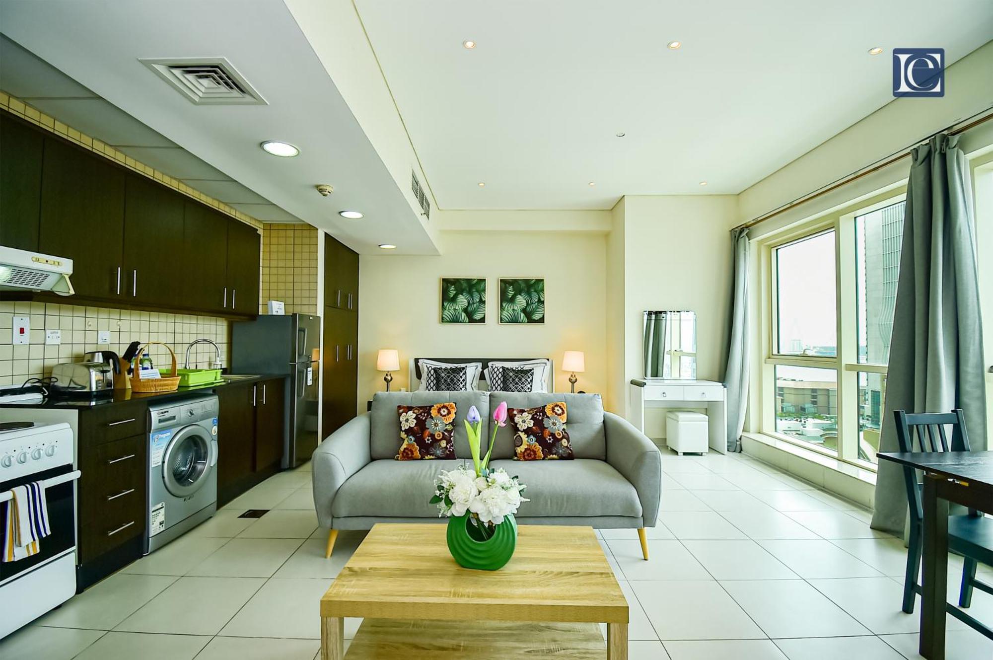 Luxury Escapes - Furnished Studio With Balcony In Royal Oceanic دبي المظهر الخارجي الصورة