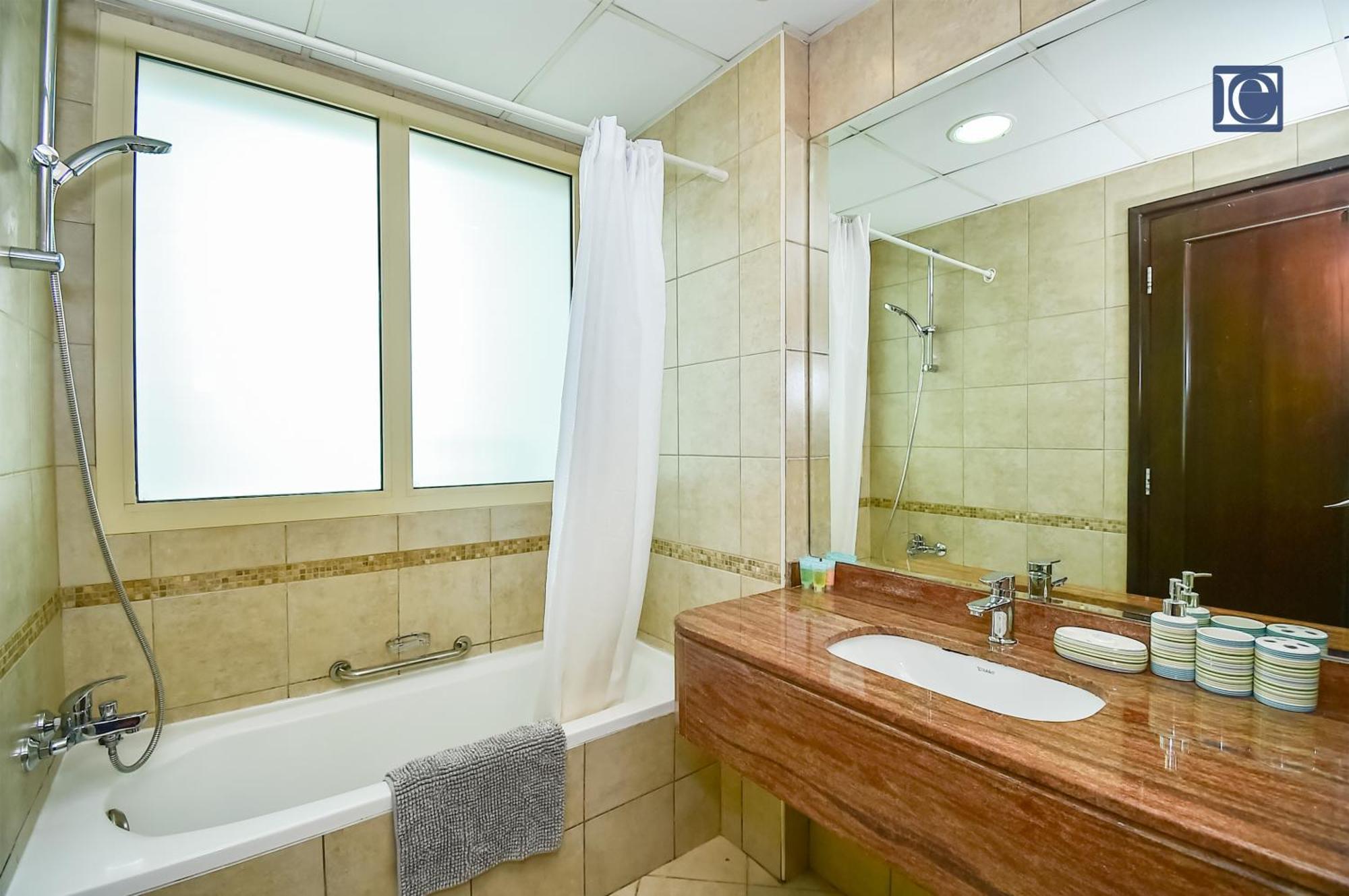 Luxury Escapes - Furnished Studio With Balcony In Royal Oceanic دبي المظهر الخارجي الصورة