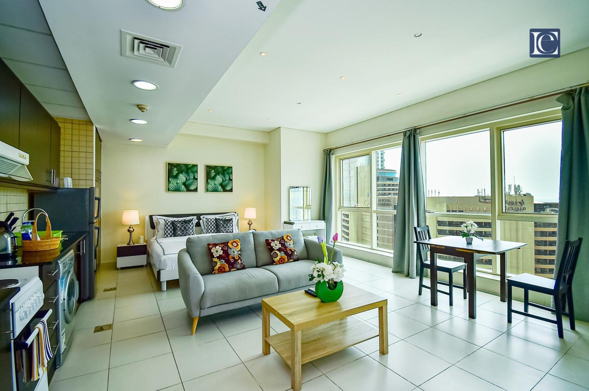 Luxury Escapes - Furnished Studio With Balcony In Royal Oceanic دبي المظهر الخارجي الصورة